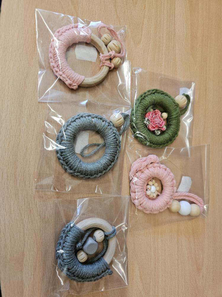 Ozdoba ve stylu macramé, dřevěný kroužek, mix motivů