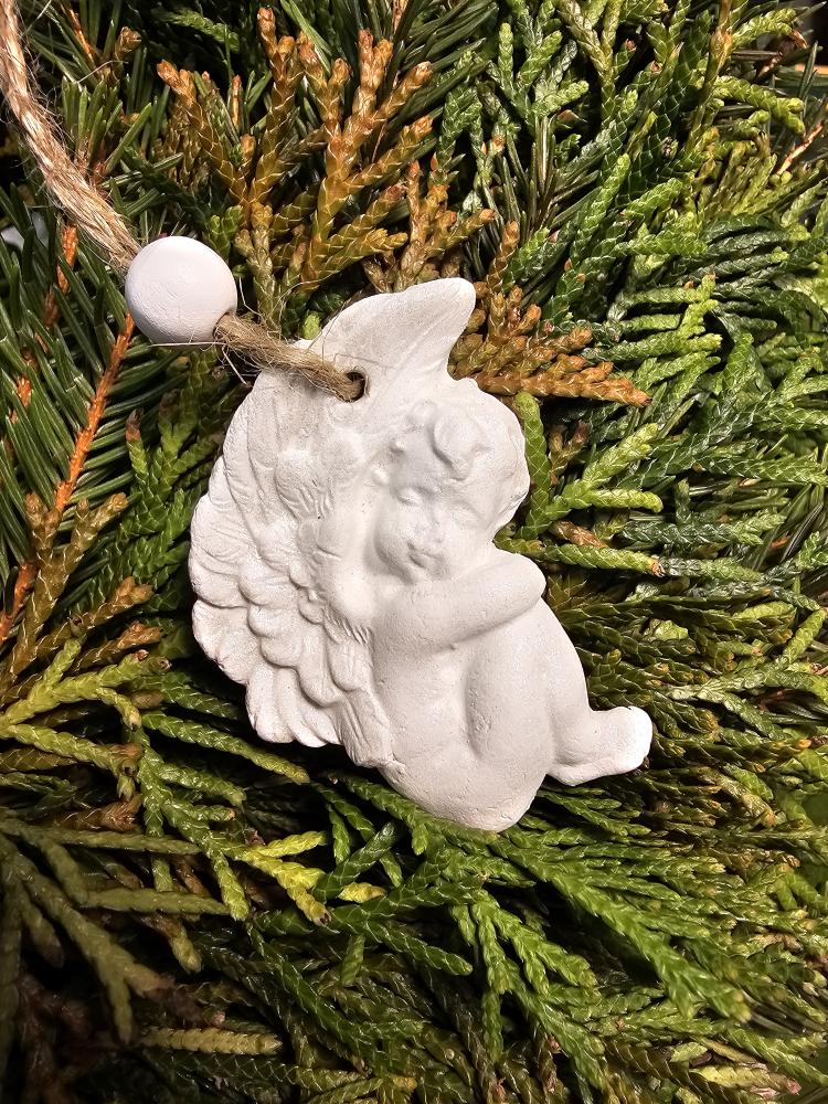 Sedící andílek na pověšení