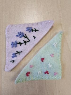 Vyšívaná záložka